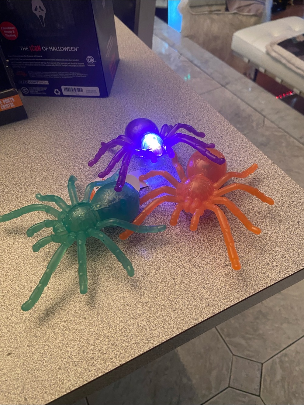 Light-Up Spider Green, Orange, Purple light up suction